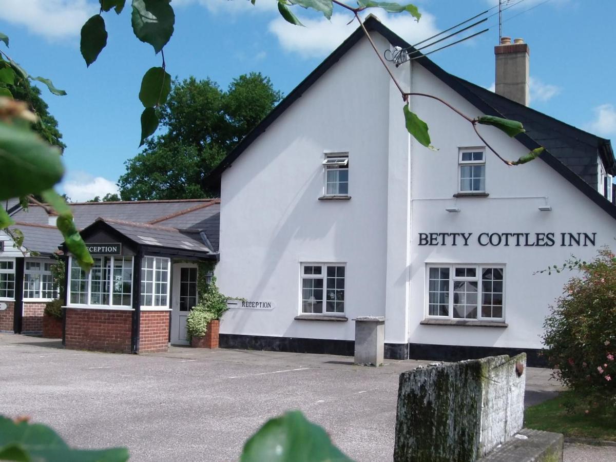 Betty Cottles Inn Okehampton Exterior photo